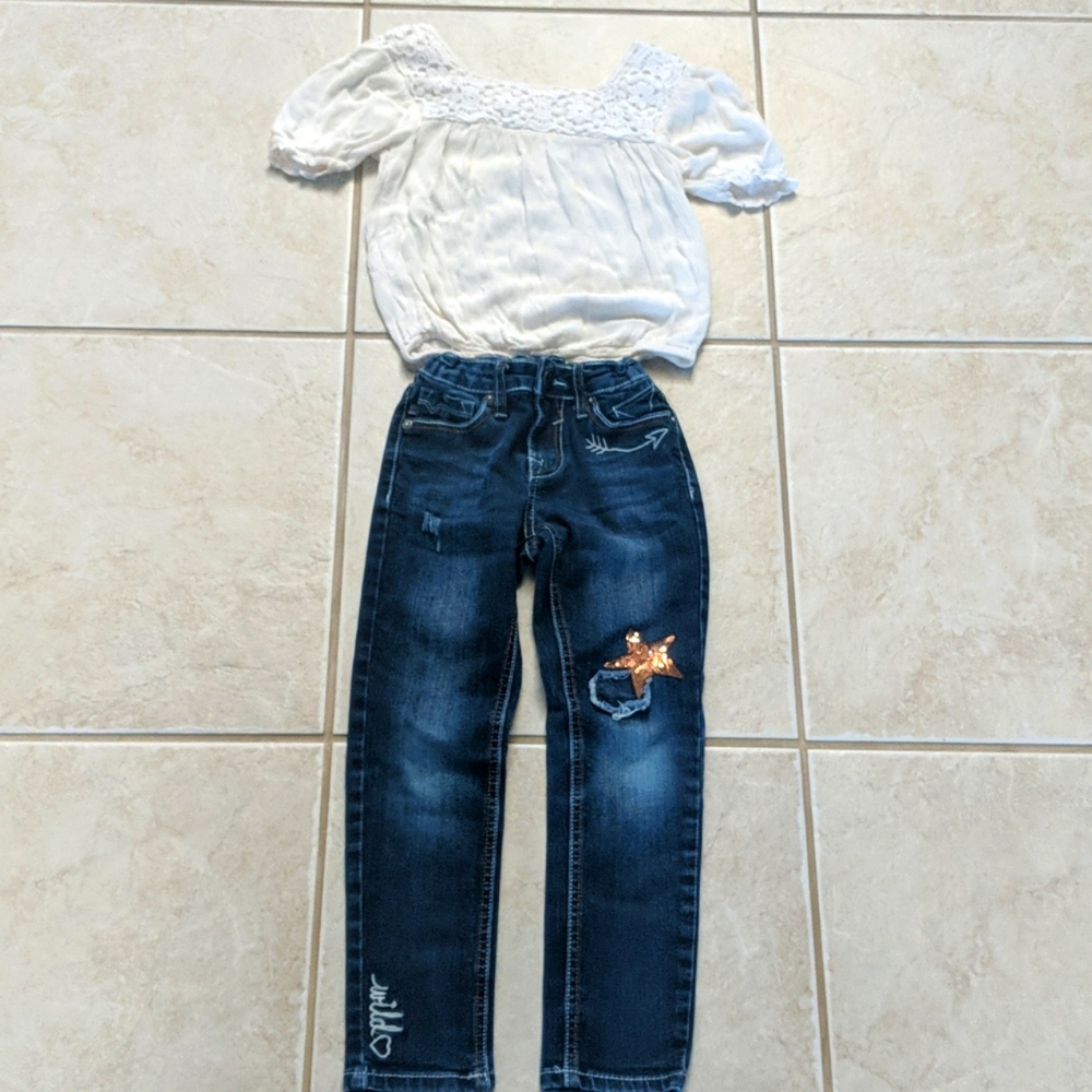 Girl size 7 vigoss jeans and cream top